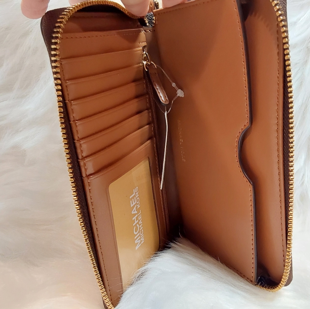 Signature Jet Set Flat Multifunction Phone Case/ wristlet - Picture 6 of 9